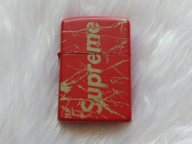 ไฟแช็กสไตล์ซิปโป้ ลาย Supreme ไม่มีกล่อง