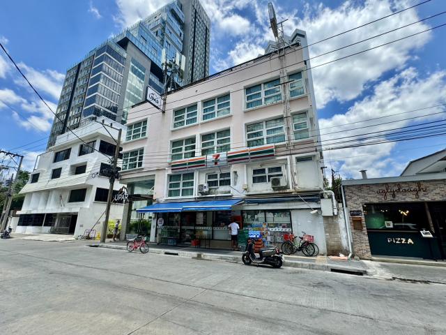 ให้เช่าพื้น 150 ตรม.  โรงแรม  Upar  สุขุมวิท ซอย 11