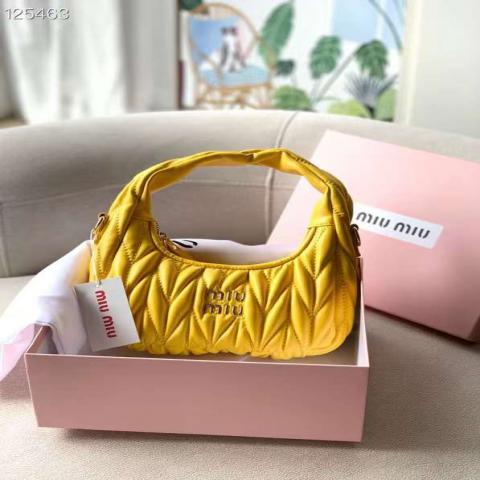 กระเป๋า Miu Miu - Wander Mini Hobo Bag (สีเหลือง)