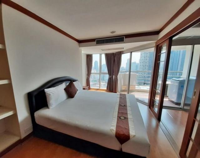 Waterford Sukhumvit 30 Private quiet spacious 16th floor BTS Phrom Phong