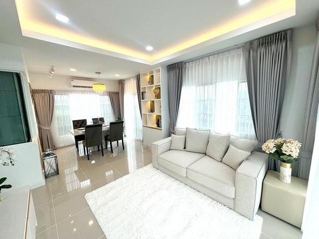 BH3059 ให้เช่าบ้านเดี่ยว2 ชั้น โกลเด้นนีโอสุขุมวิท ลาซาน Fully Furnished หรูหราสไตล์อังกฤษ ใกล้นานาชาติบางกอกพัฒนา,เซนต์แอนดรูว์ส