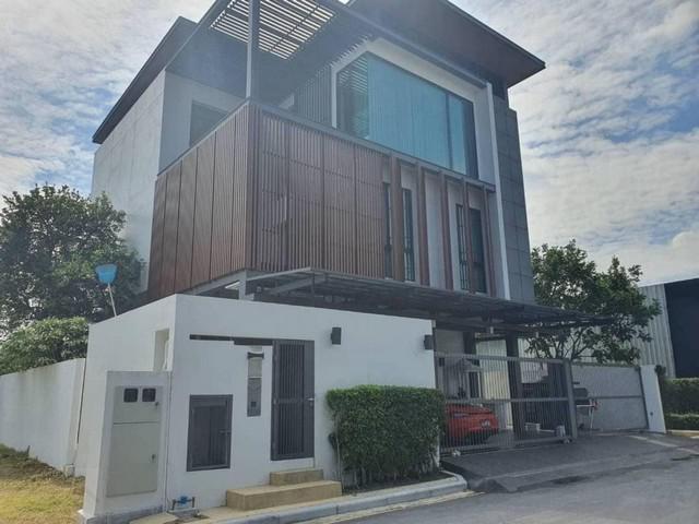 ขายบ้านเดี่ยวหรู 3 ชั้น The AVA residence สุขุมวิท 77 มีลิฟท์ภายในบ้าน และสระว่ายน้ำส่วนตัว ตกแต่งบิ้วอินทั้งหลัง ยกกระเป๋าเข้าอยู่ได้เลย