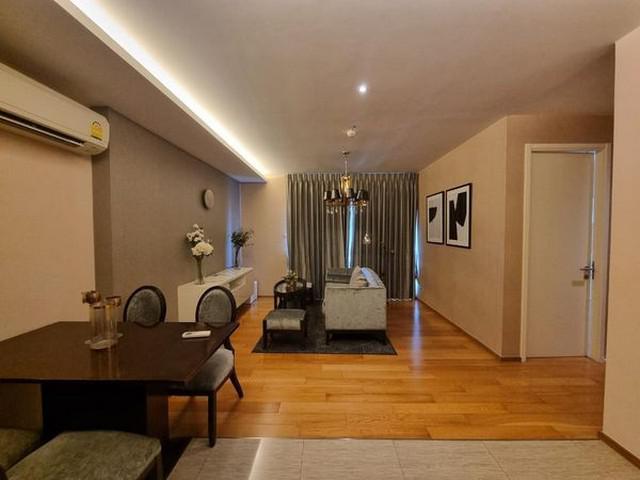 H Sukhumvit 43 spacious private quiet 11th floor BTS Phrom Phong