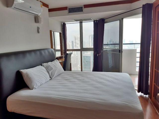 Waterford Sukhumvit 30 spacious safe quiet 43rd floor BTS Phrom Phong