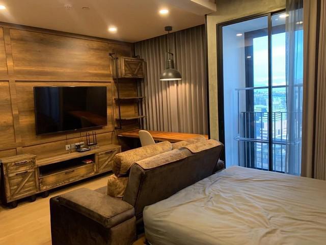 Ashton Chula Silom nice clean quiet 45th floor MRT Sam Yan