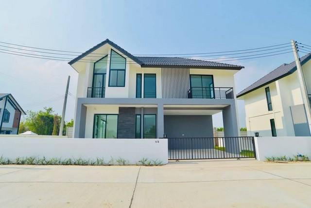 บ้านสร้างใหม่ 2 ชั้น สไตล์ทอลปิคอล นอร์ดิก ทำเลเยี่ยม สันผีเสื้อ  