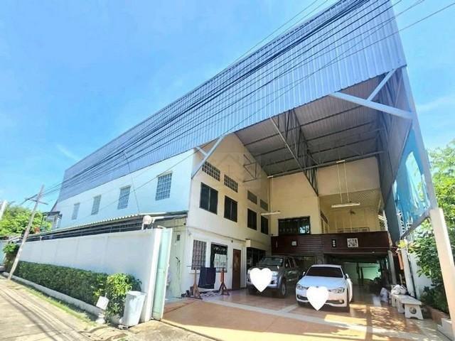  ให้เช่าโกดัง พร้อมออฟฟิศ นาคนิวาส ลาดพร้าว 71  ขนาด1,176 ตร.ม. ใกล้ Central Eastville 