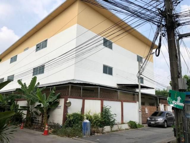 ขายตึกออฟฟิตพร้อมโกดัง มีลิฟส่งของ ลาดปลาเค้า14 ขนาดพื้นที่ 200 ตรว  2000 ตรม 