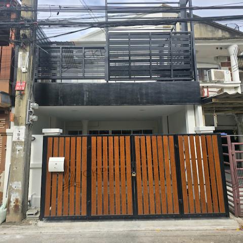 ทาวน์เฮาส์ มบ.ธนวรรณ พหลโยธิน 52 รีโนเวทใหม่ สวยทันสมัย ใกล้ BTS สะพานใหม่