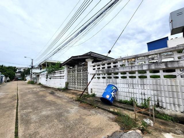 ขายที่ดินพร้อมบ้านเก่า 112 ตรว. บางนา กม.2 เข้าซอยเพียง 500 เมตร ใกล้ทางด่วน ใกล้ไบเทคบางนา เหมาะสร้างบ้าน