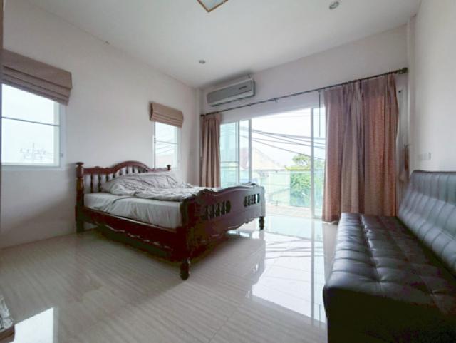 Spacious Apartment for Long-Term Rent Just 5 Minutes from Chaweng Beach in Central Samui For Rent Koh Samui 