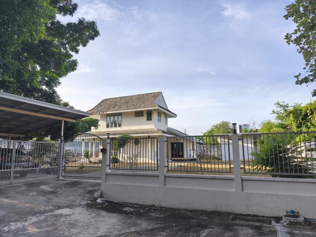 ขายบ้านเดี่ยว 2 ชั้น หมู่บ้านกรีนิชชาเลต์ ถนนบรมราชชนนี เขตทวีวัฒนา จังหวัดกรุงเทพมหานคร 