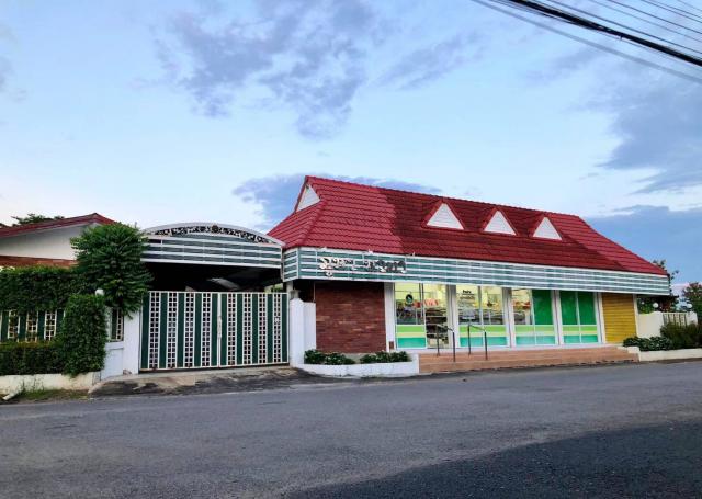 ขายบ้านพร้อมกิจการขายอุปกรณ์ตัดเย็บ (ขายด่วน)   ทำเลดี ใกล้บ้านดอนหลวง ชุมชน ตลาด วัด