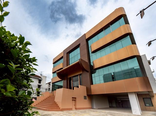 ให้เช่าอาคาร 5 ชั้น 1500 ตรม. ทาวน์อินทาวน์ ติดเลียบด่วน ถ.ประดิษฐ์มนูธรรม ใกล้ทางด่วนรามอินทรา