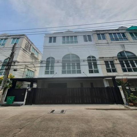ขายโฮมออฟฟิต 3.5 ชั้น 240 ตรม. หลังมุม ลาดพร้าววังหิน โชคชัย 4 ใกล้ MRT โชคชัย ( จดทะเบียนได้ )