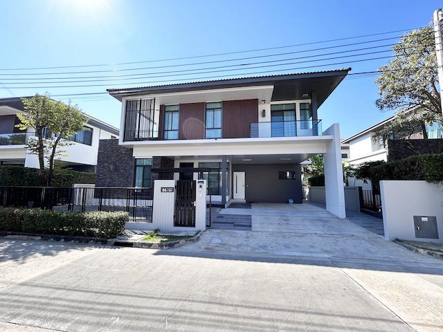 BH3655 ให้เช่าบ้านเดี่ยวหรู มัณฑนา อ่อนนุช-วงแหวน 4 ใกล้ทางด่วน-เมกาบางนา พร้อมโซลาร์เซลล์ รีโนเวทใหม่ทั้งหลัง