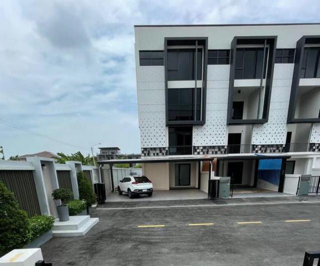 ให้เช่าโฮมออฟฟิศ 4 ชั้น 305 ตรม. เดอะ ฮาร์โมนี ซอยรามอินทรา 62 ห้องมุม ใกล้ รพ.สินแพทย์