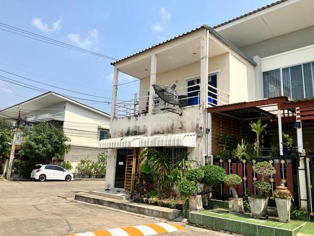 ขายทาวน์เฮ้าส์มือสอง เขตลาดกระบัง กรุงเทพมหานคร โครงการ ราชพฤกษ์ สุวรรณภูมิ-ลาดกระบัง