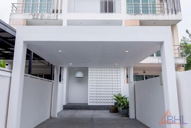 [SALE] Special Price Town Home 3-Story Location in Ratchadaphisek 36