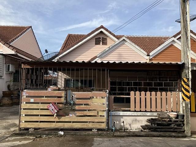 ขายทาวน์เฮ้าส์หมู่บ้านทวีวัฒน์ ซอยวัดสันติคีรี ถนนอ่าวอุดม-ปากร่วม ตำบลบ่อวิน อำเภอศรีราชา จังหวัดชลบุรี