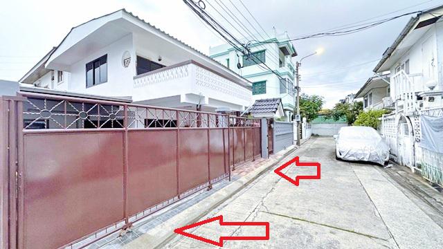 คฤหาสน์ 2 ชั้น ใกล้7-11 20เมตร MRT ห้วยขวาง 699ม ไม่เคยอยู่  รัชดา  3-4นอน 3ปีมีครั้ง  เหม่งจ๋าย ประชาราษฏร์บำเพ็ญ12-19  3แอร์ 