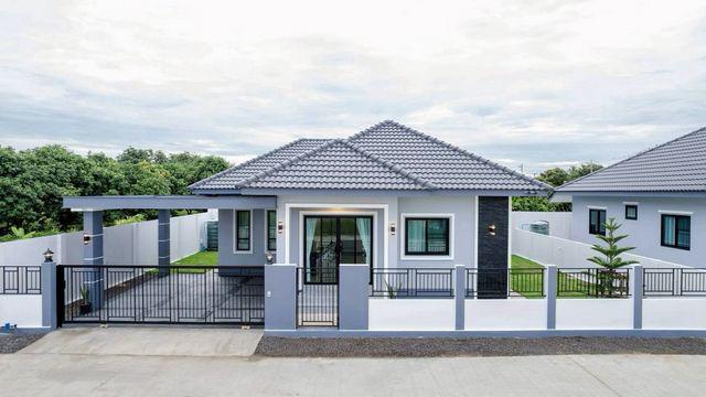 ทำเลทอง #ท่ารั้ว – #ดอยสะเก็ด ราคาเพียง 2.29 ล้าน บ้านสร้างใหม่ เฟอร์นิเจอร์ครบ พร้อมเข้าอยู่! มี 2 หลัง พื้นที่กว้าง ฟังก์ชันลงตัว