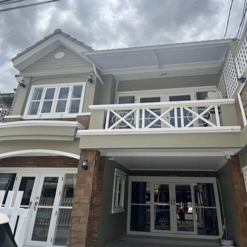 ให้เช่าทาวน์โฮม 2 ชั้น 220 ตรม. 3 ห้องนอน หมู่บ้านวัฒนา นราธิวาสราชนครินทร์ 22 รีโนเวทใหม่ บ้านสวยเฟอร์นิเจอร์ครบ บิ้วอินทั้งหลังสวยมาก 