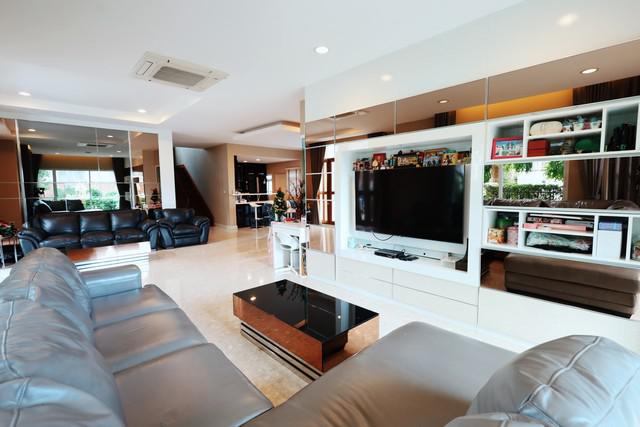 บ้าน แกรนด์ บางกอก บูเลอวาร์ด สาทร (กัลปพฤษ์) 4 BR 5 BR พท. 90 ตารางวา 21000000 บ.   ราคางาม บ้านแปลงมุม สภาพดี แต่งครบ พร้อมเข้าอยู่