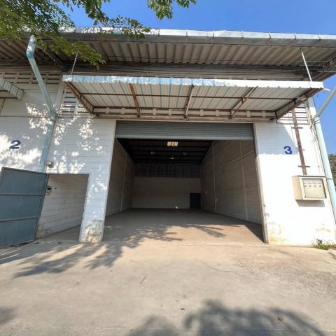 โครงการ Beeraphan Warehouse 108 ตัวอาคาร 6×18 ตรม. 108 ตร.ม. มีระบบกล้องวงจรปิด เดินทางสะดวก