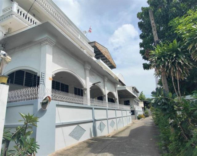 ขายด่วน! อาคารที่พักอาศัย และอาคารสำนักงาน  บนพื้นที่ดินรวม 258 ตร.วา พร้อมลิฟต์ เพียงราคาพิเศษ 42 ล้านบาท ซอยพุทธบูชา 2