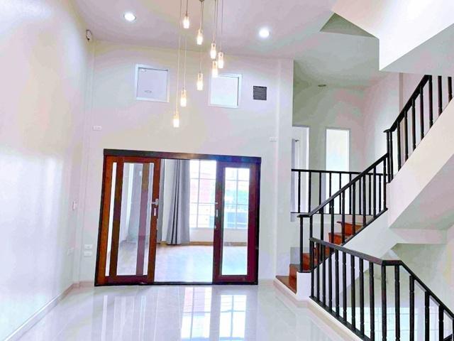 รัขดา 699ม. MRT ลาดพร้าว 500 ม.ให้เช่าทาวน์โฮม 4 ชั้น บ้านกลางเมือง 24 ตร.วา. 380 ตร.ม.  ซ. ลาดพร้าว 15-27 รร. นานาชาติโอ๊คเบอรี 4 นอน 