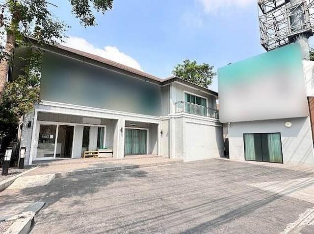 HR2674ให้เช่าบ้านเดี่ยวหลังใหญ่ ติดริมถนนเลียบด่วนรามอินทรา ใกล้เซ็นทรัลอีสต์วิลล์ 