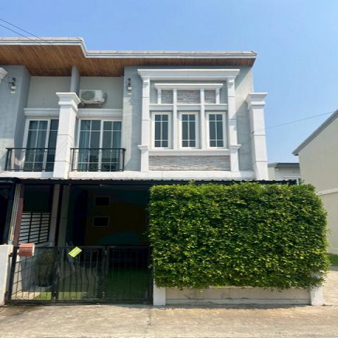 ประกาศเช่าบ้าน หมู่บ้านโกลเด้นทาวน์ 3 บางนา-สวนหลวง  หน้าบ้านหันทิศใต้ หลังริม