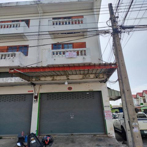 ขายอาคารพาณิชย์ 3 ชั้นครึ่ง หัวมุม  ทำเลทอง  อำเภอธัญบุรี จังหวัดปทุมธานี