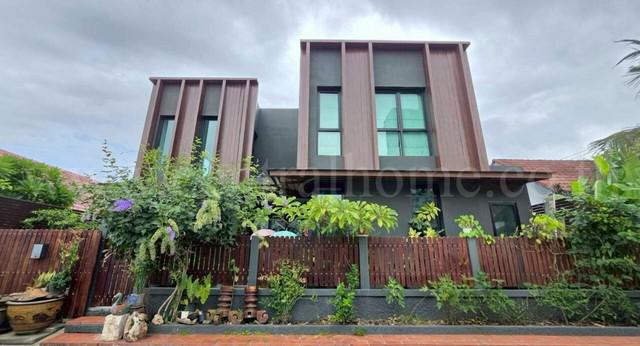 บ้านเดี่ยว บ้านปลาทอง ติดถนนศรีนครินทร์  รีโนเวทใหม่ 