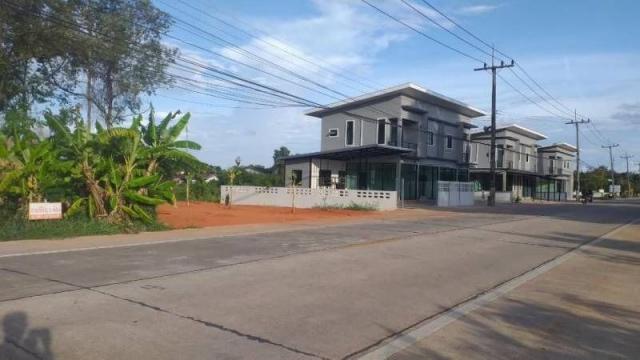 ขายให้เช่า หรือแลกเปลี่ยน ที่ดินเปล่า 3 ห้อง ติดถนนสายสะพานพร้าว จังหวัดพัทลุง