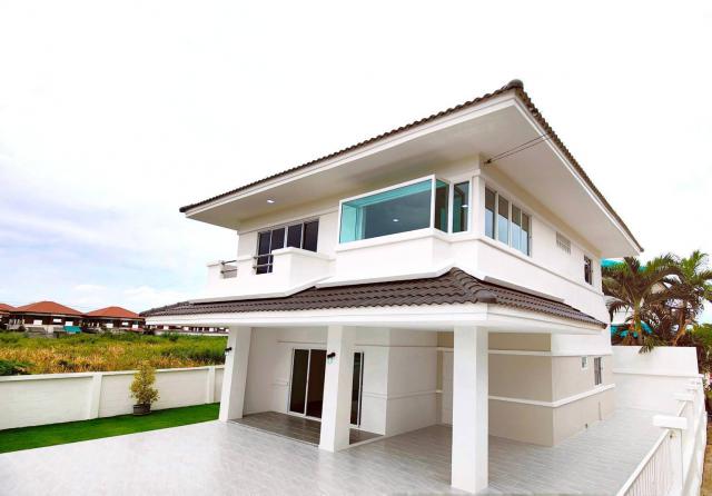 ขายหมู่บ้าน 2 ชั้น เอ็ม.ที ราคา 3,490,000 บาท 53 ตร.ว. 130 ตร.ม. 0958195559 @infinitycondo