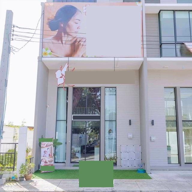นวดเพื่อสุขภาพ หลวงแพ่ง มอเตอร์เวย์ สุวรรณภมูิ 7.8 กม. โลตัส ลาดกระบัง 2.28กม. ให้เช่าทาวน์โฮม 3 ชั้น มีใบขออนุญาต 11เตียง 4 นอน 4 น้ำ 