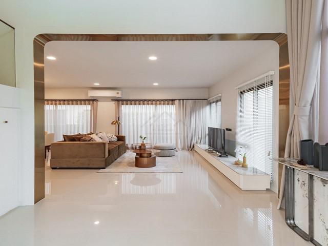 ขายบ้านเดี่ยว 2 ชั้นหลังมุม 68.5 ตรว. 4 ห้องนอน โครงการ บุราสิริ กรุงเทพกรีฑา Burasiri Krungthepkreetha ใกล้ Brighton College 