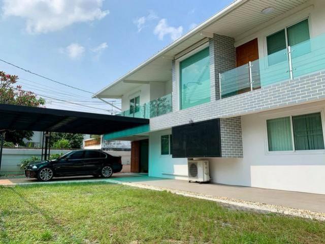 ให้เช่าบ้านเดี่ยว 2 ชั้น 80 ตรว. 5 ห้องนอน ถนนเสนานิคม-โชคชัย 4  ใกล้ MRT เสนานิคม