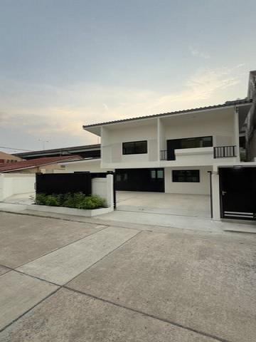 HR2723บ้านเดี่ยว 2 ชั้น ซอยพัฒนาการ ใกล้ทางด่วน เหมาะอยู่อาศํยหรือทำเป็นออฟฟิศ