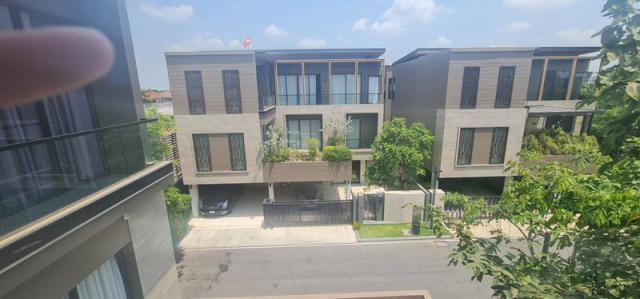 ขายบ้านเดี่ยวสุดหรู Vana Residence พระราม 9 – ศรีนครินทร์ ราคาดีทำเลดีติดต่อผึ้งรติ โทร 061-9419-639 ราคาพิเศษเพียง 34.5 ล้านบาท  