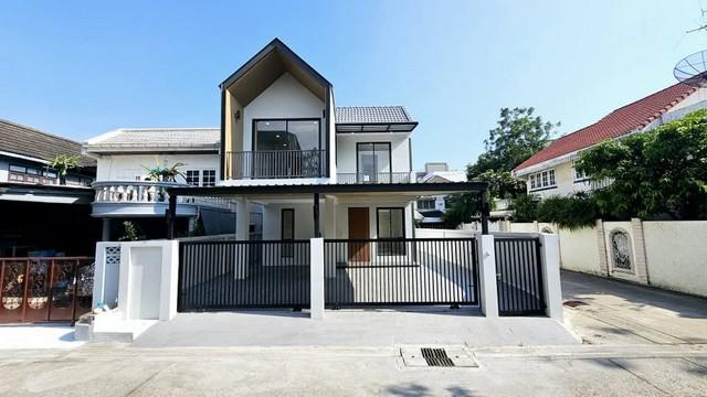 ขายบ้านเดี่ยว2ชั้น41ตร.ว.ย่านสุขุมวิทบางจากเขตพระโขนงหลังมุมรีโนเวทใหม่ใกล้BTSบางจาก