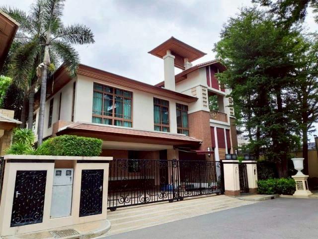 HR2750ให้เช่า บ้านเดี่ยวสุดหรู โครงการแสนสิริ สุขุมวิท 67  สระว่ายน้ำส่วนตัว ใกล้ BTS พระโขนง