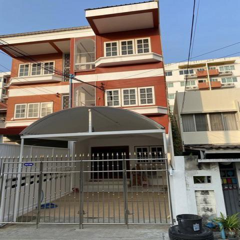 ให้เช่าทาวโฮม 3 ชั้น 4ห้องนอน 5ห้องน้ำ ลาดพร้าวซอย 29 เขตจตุจักร  ใกล้สถานีรถไฟฟ้าMRTสถานีลาดพร้าว 