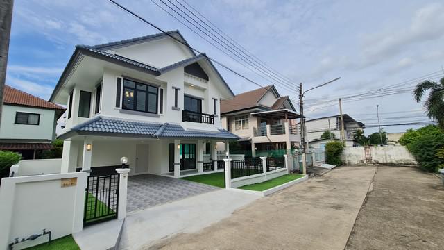 ฟลอร่าวิลล์  รังสิต เวิร์คพอยท์  บ้านเดี่ยวทำเลดี  เพียง5 นาที ถึงรถไฟฟ้า