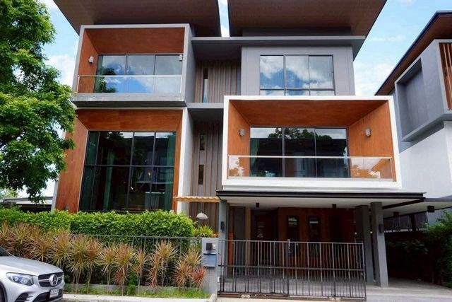 ขายขาดทุน 25.9 ล้าน​ 115 ตรว. #โซนสันทราย บ้านเดี่ยว 3 ชั้น #บ้านในโครงการคุณภาพ ทันสมัย โดดเด่น #ติดถนนใหญ่ #ทำเลดีที่สุดในเชียงใหม่