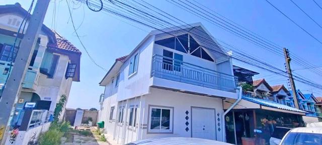 ทาวน์เฮาส์ 2 ชั้นหลังมุม 25 ตร.วา.  บึงน้ำรักษ์ ธัญบุรี  ตลาดพรธิสาร คลอง10 4กม. เทศบาลเมืองสนั่นรักษ์ 2.2กม.200 ตร.ม.4นอน คลอง 11 