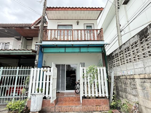 ขายทาวน์เฮ้าส์ แสงทองวิลล่า เพชรเกษม 65/1 หลังริม 19 ตรว. พร้อมอยู่ ใกล้บิ๊กซี เพชรเกษม เพียง 600 เมตร
